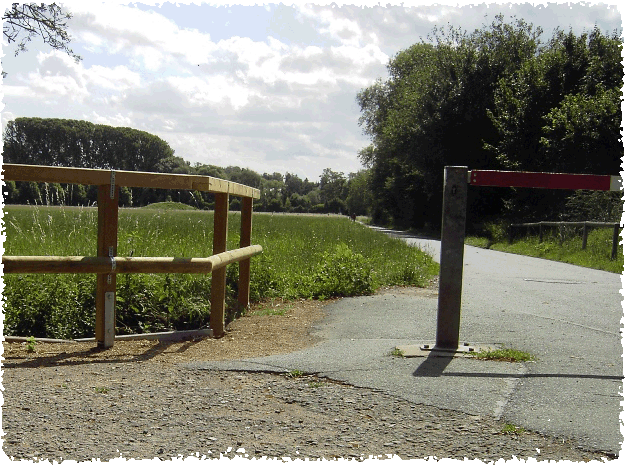 Schranke in den Wiesen zwischen Reinheim und Ueberau